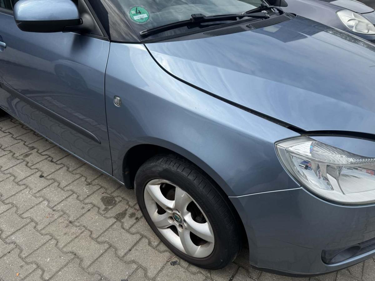 Skoda Fabia 2 5J original Kotfl&uuml;gel vorn rechts 9154 Satin Grey Bj.2009